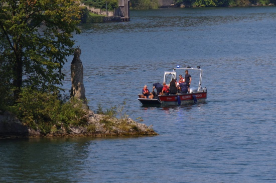 Schwerer Tauchunfall: Groeinsatz bei Suche nach vermisstem Taucher im Traunsee bei Traunkirchen