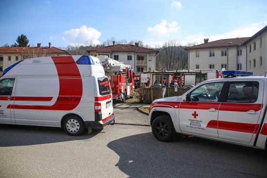 Zwei Kinder bei Küchenbrand in Kremsmünster aus Wohnung gerettet