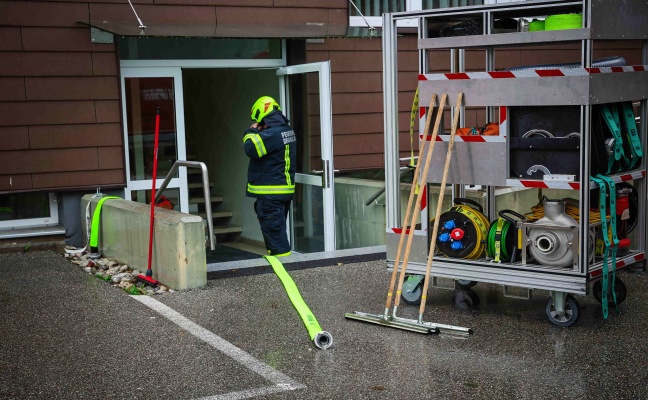 Obersterreich: Feuerwehren nach wie vor bei Pumparbeiten und Sicherungsmanahmen im Einsatz