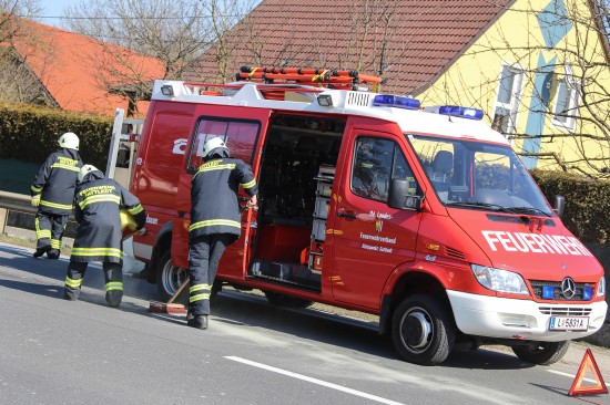 Längere Ölspur und Verkehrsunfall auf der Pyhrnpass Straße in Sattledt