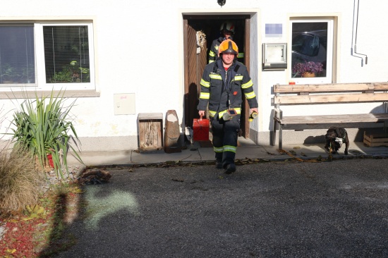 Zwei Feuerwehren bei Glimmbrand in einem Wohnhaus in Buchkirchen im Einsatz