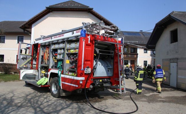 Feuerwehren bei Brand auf einem Bauernhof in Steinerkirchen an der Traun im Einsatz