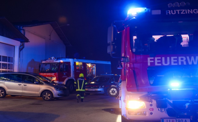 Drei Feuerwehren bei Rckbrand einer Heizungsanlage auf einem Bauernhof in Hrsching im Einsatz