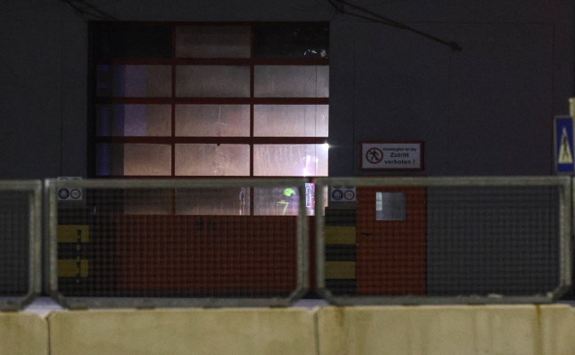 Brandeinsatz in einem Betriebsgel�nde einer Papierfabrik in Ansfelden