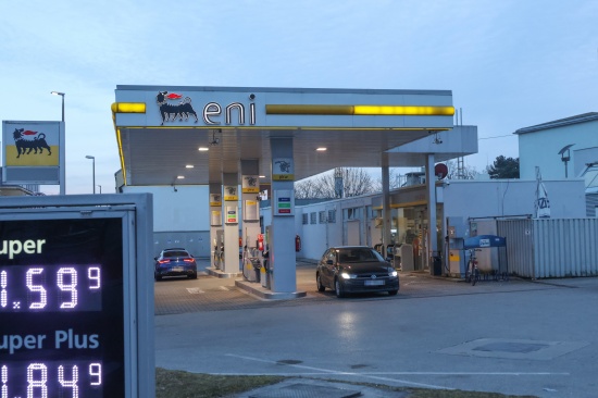 Illegale Gl�cksspielautomaten im Hinterhof einer Tankstelle in Wels-Neustadt sichergestellt