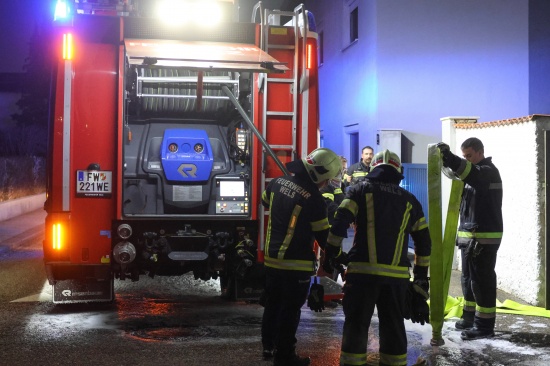 Brand einer Selche in einem Nebengeb�ude eines Hauses in Wels-Neustadt