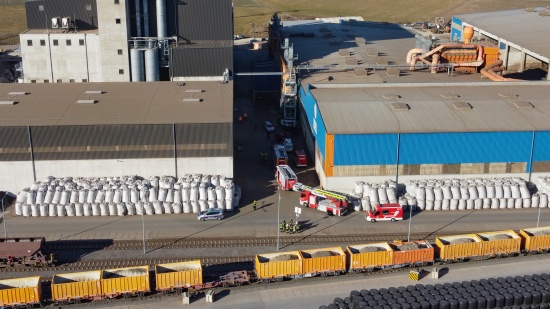 Brand bei einem Entsorgungsunternehmen in Enns sorgte fr Einsatz zweier Feuerwehren