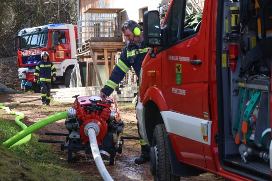 Brand eines Hackschnitzelbunkers auf einem Bauernhof in Niederthalheim