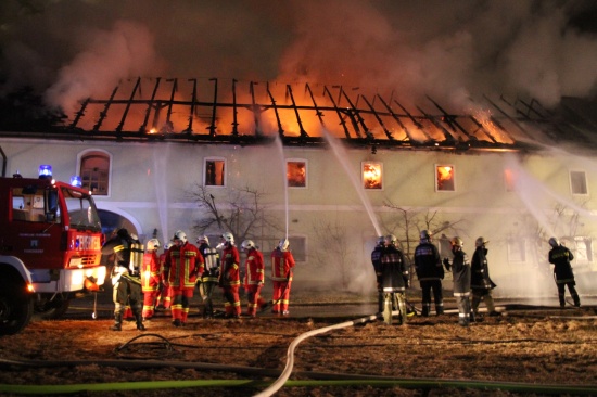 Großbrand auf Bauernhof in Steinerkirchen an der Traun