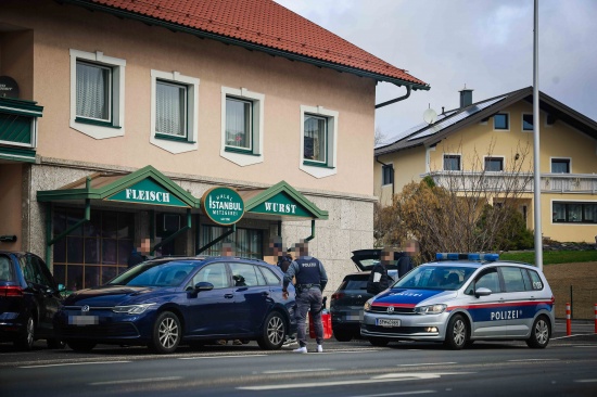 Polizeiliche Durchsuchungen in Eggelsberg und Salzburg wegen Schchtungen von Schafen und Rindern