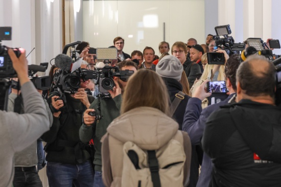 �rztin beging Suizid: Sehr gro�es Medieninteresse bei Prozessauftakt um verschickte Hassnachrichten