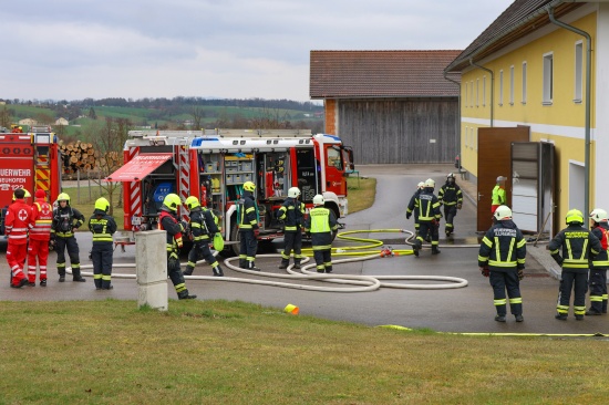 Heizraumbrand auf einem Bauernhof in Allhaming sorgte fr Einsatz zweier Feuerwehren