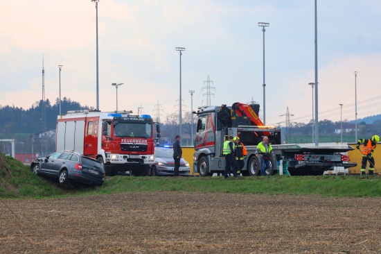 Verkehrsunfall mit drei beteiligten Fahrzeugen auf Wiener Strae in Edt bei Lambach