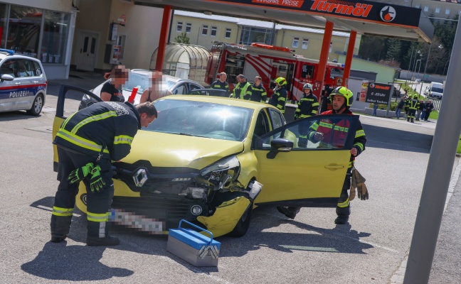 Unfall mit Sachschaden: Crash zwischen zwei PKW in Steinerkirchen an der Traun endet glimpflich