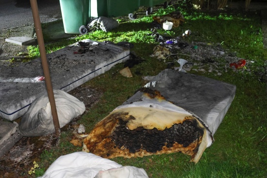 Brand in einer Wohnung eines Mehrparteienwohnhauses in Traunkirchen sorgt f�r Einsatz der Feuerwehr