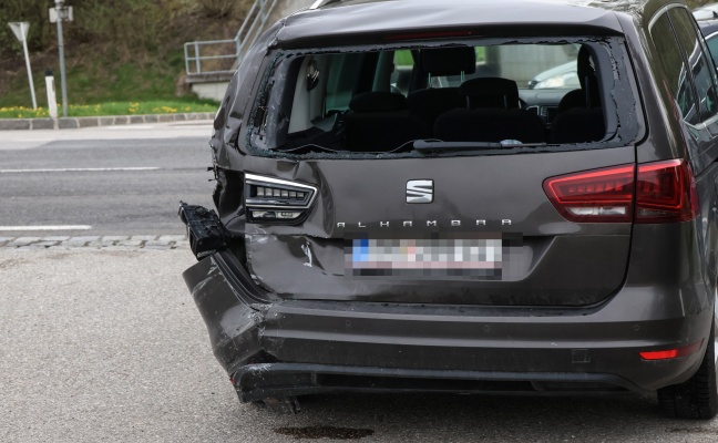Stau im Abendverkehr nach Auffahrunfall auf Innviertler Strae bei Krenglbach