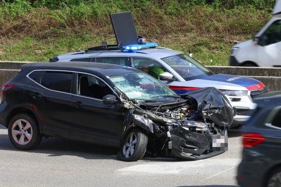 Crash zwischen PKW und LKW auf Westautobahn bei Sipbachzell endet glimpflich