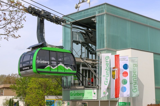 Bub (4) bei Ausflug auf den Gr�nberg in Gmunden am Berg vergessen