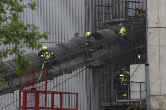 Brand bei einem Abfallverwertungsunternehmen in Wels-Schafwiesen sorgte f�r Einsatz