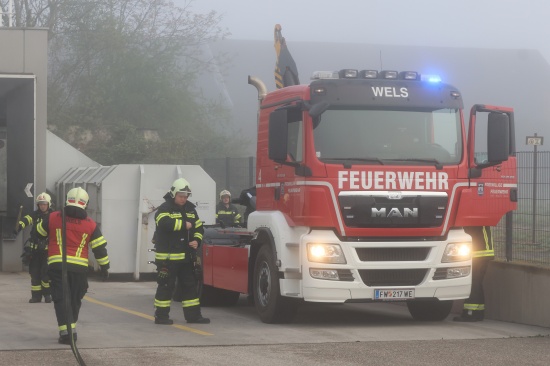 Brand einer Kartonagenpresse bei einer Filiale einer Discounterkette in Wels-Pernau