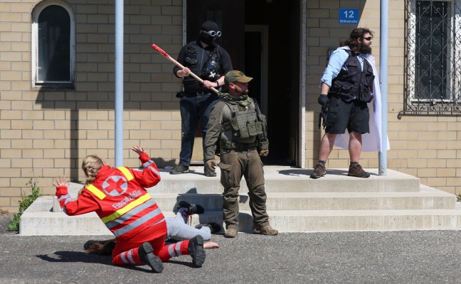 Einsatztraining: Spannende Simulation einer Geiselnahme am Gelnde der Landesfeuerwehrschule in Linz