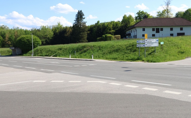 Einsatzkrfte zu vermeintlichem Verkehrsunfall auf Pyhrnpass Strae bei Schlierbach alarmiert