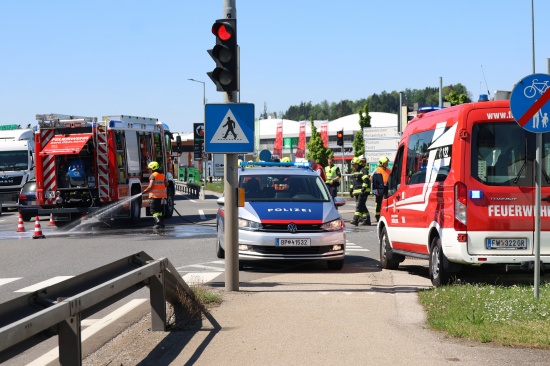 Kreuzungscrash zweier PKW zwischen Grieskirchen und Schl��lberg fordert zwei Leichtverletzte