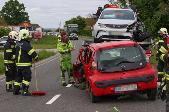 Drei Autos in schweren Crash auf Wallerner Stra�e bei Scharten verwickelt