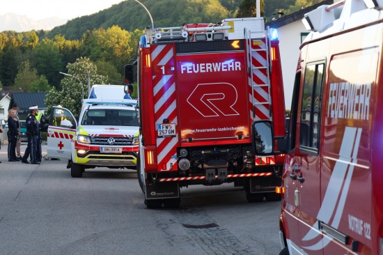 Drei Feuerwehren zu Personenrettung bei vermeintlich schwerem Verkehrsunfall in Laakirchen alarmiert