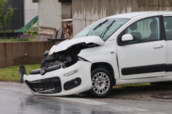 Schwerere Kreuzungskollision zwischen zwei PKW in Gunskirchen