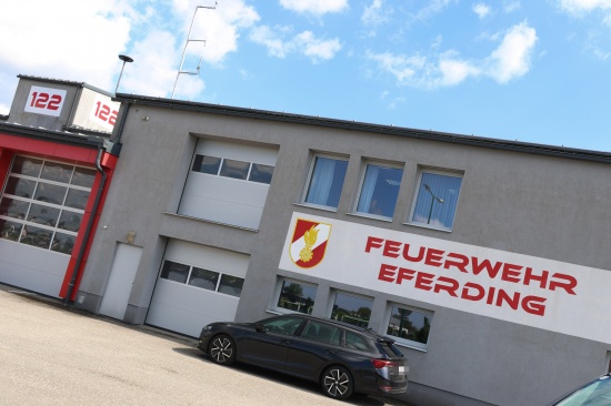 CO2-Flasche: Einsatzkrfte der Feuerwehr zu Explosion nach Eferding alarmiert