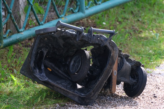 M�lltonnenbrand bei einem Einfamilienwohnhaus in Wels-Neustadt durch hei�e Kohle