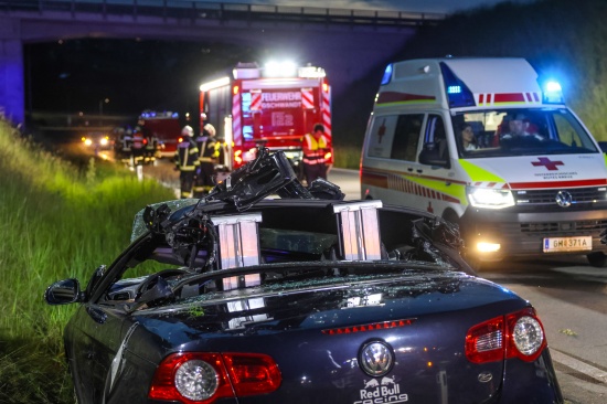 Personenrettung nach schwerem Verkehrsunfall auf Scharnsteiner Strae bei Gschwandt
