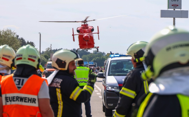 Schwer verletzt: Motorradfahrer auf Westautobahn bei Laakirchen gegen Heck eines Fahrzeuges geprallt