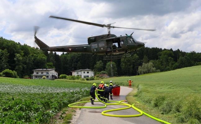 Groe Waldbrandbung der Feuerwehren und des Bundesheeres im Bezirk Schrding