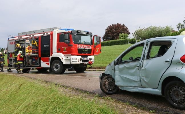 Auto auf Hausruckstrae bei Eberschwang gegen Straenlaterne geprallt