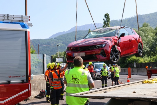 Auto berschlagen: Schwerer Verkehrsunfall auf Pyhrnautobahn bei Inzersdorf im Kremstal