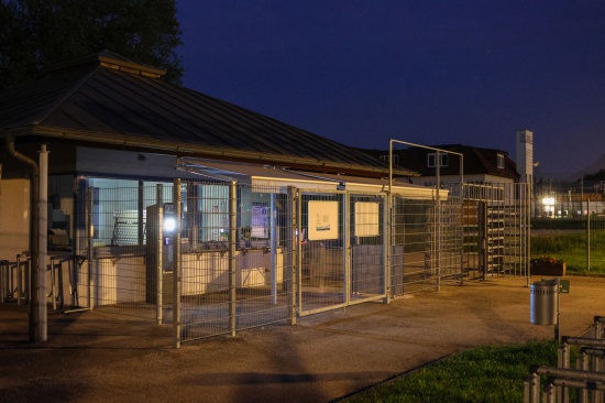 Reanimation erfolglos: Schwimmerin leblos im Freibad in Laakirchen entdeckt