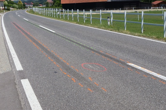 Taiskirchen im Innkreis: Auffahrunfall zwischen zwei Fahrzeugen fordert eine verletzte Person