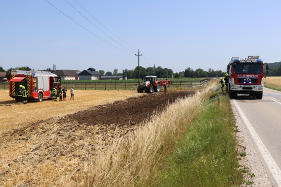 Brand eines Stoppelfeldes in Weikirchen an der Traun rasch gelscht