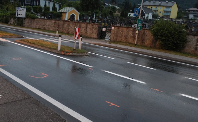 T�dlicher Verkehrsunfall: Fu�g�nger (92) auf Salzkammergutstra�e in Altm�nster von PKW erfasst