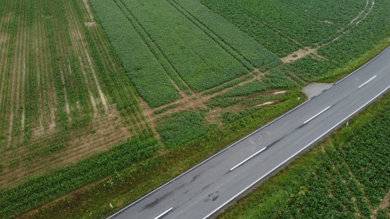 Auto�berschlag: PKW bei Sierning von Stra�e abgekommen und am Dach liegend im Feld gelandet
