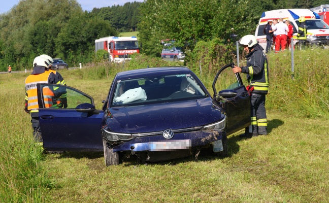 Autolenkerin auf Rieder Stra�e bei St. Marienkirchen am Hausruck von Stra�e abgekommen