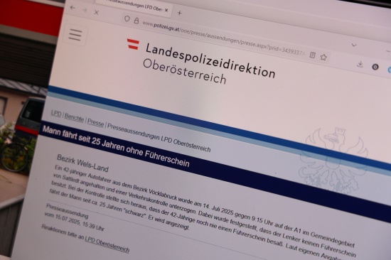 Autolenker erkl�rt bei Polizeikontrolle in Sattledt: "Seit 25 Jahre ohne F�hrerschein unterwegs"