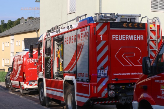 Einsatzkr�fte zu gemeldetem Deckeneinsturz in einem Mehrparteienwohnhaus in Laakirchen alarmiert