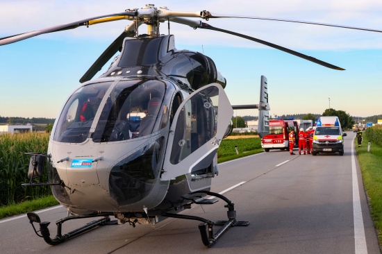 Drei teils Schwerverletzte bei Crash mit vier beteiligten Autos auf Wiener Stra�e bei Lambach