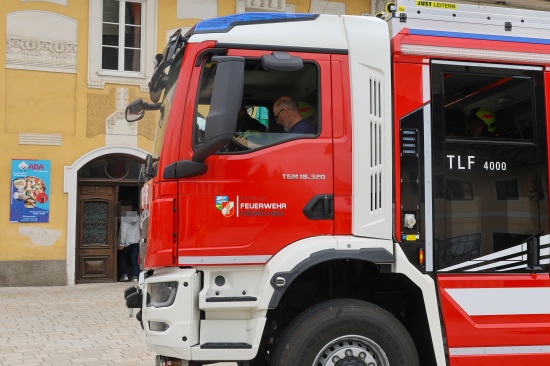 Drei Feuerwehren zu Rauchentwicklung bei einem Treppenlift in einem Geb�ude in H�rsching alarmiert