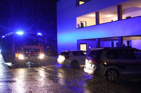 Brandverdacht: Piepsender Rauchwarnmelder in Wohnung eines Mehrparteienhauses in Wels-Lichtenegg
