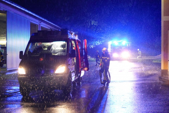 N�chtlicher Brand auf einem Bauernhof in Eberstalzell sorgte f�r Einsatz zweier Feuerwehren