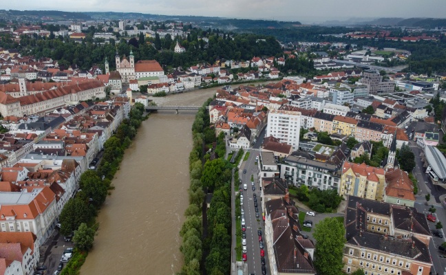 Unwettereins�tze: Anhaltender Starkregen sorgt lokal f�r �berflutungen und Eins�tze der Feuerwehren